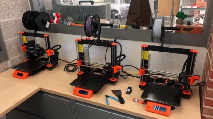 创客空间的3D打印机